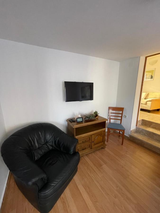 Holiday Home Noeli & Diego Karlobag Buitenkant foto